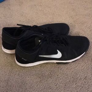 Black Nikes Women’s Size 11